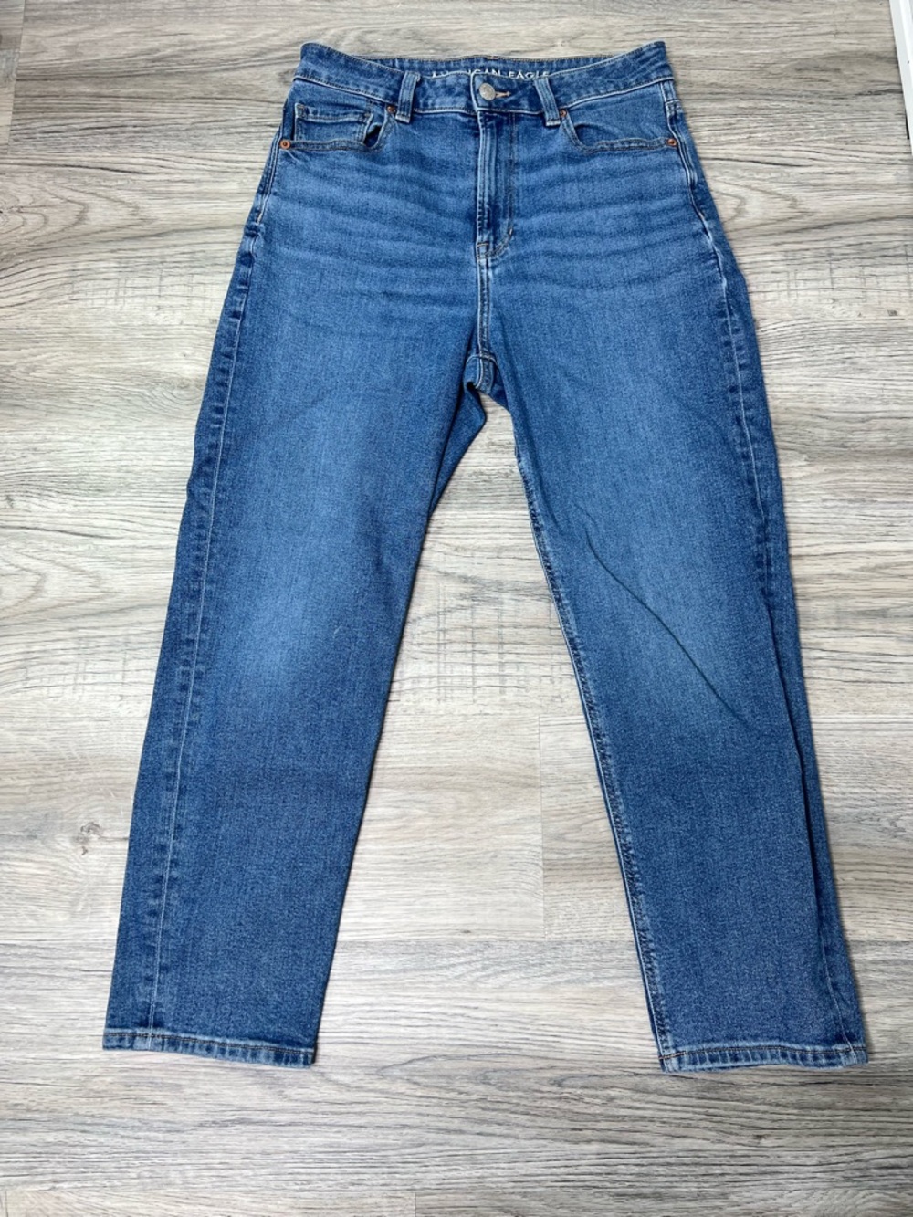 American Eagle Stretch Mom Jean in Medium/Dark Wash size 8 SHORT